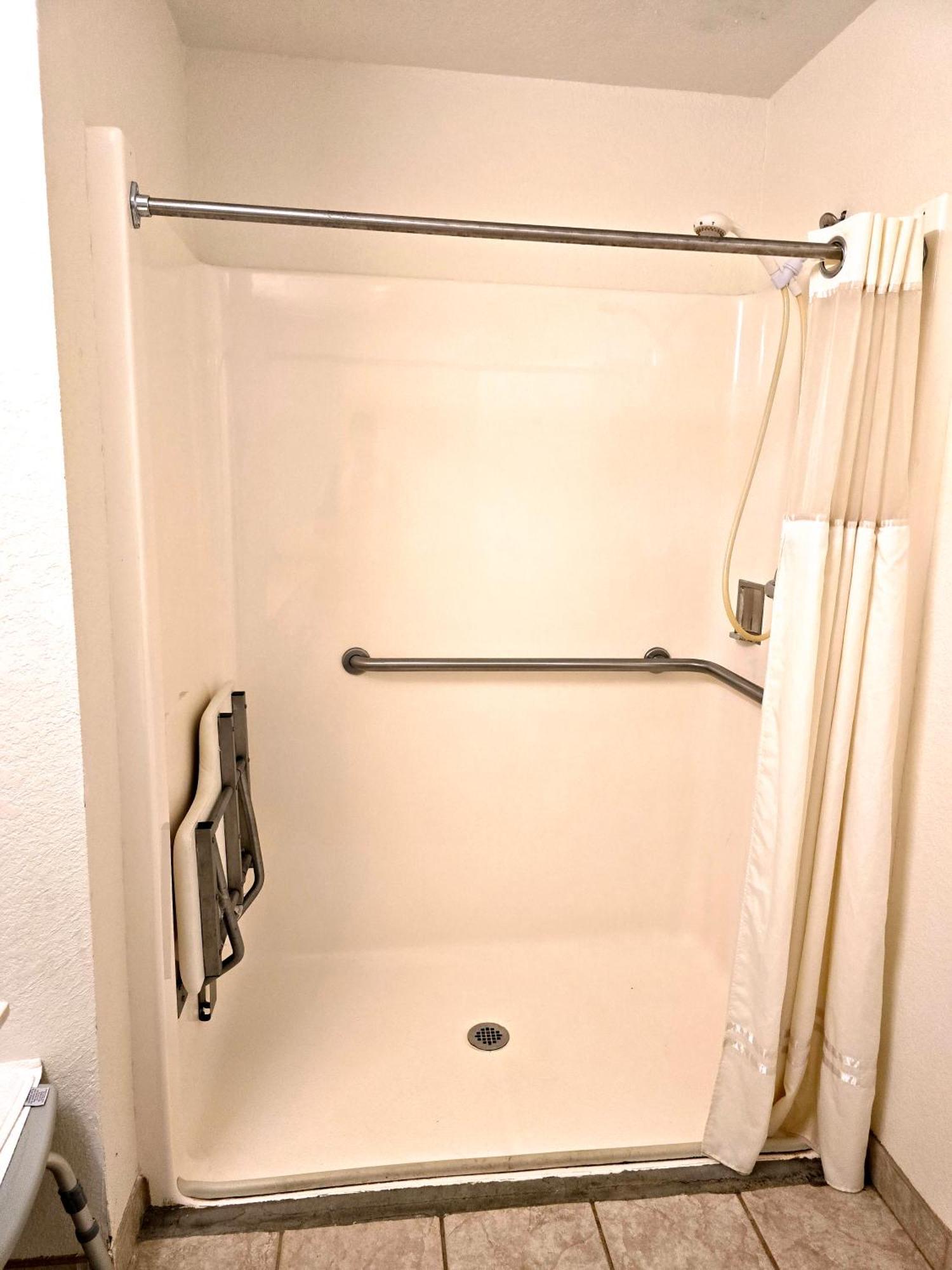 Garden Inn And Suites Near Callaway Gardens Pine Mountain Bagian luar foto