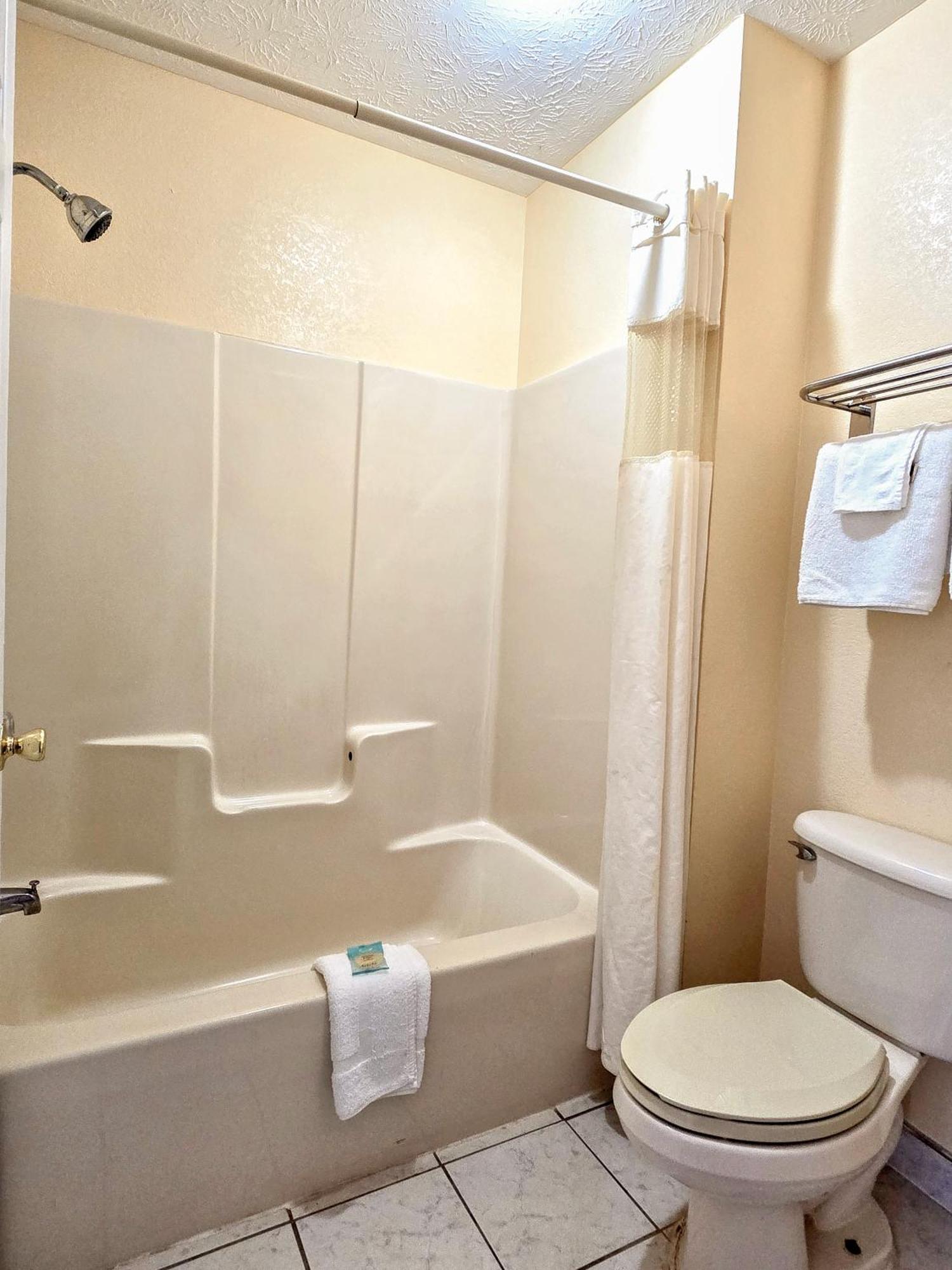Garden Inn And Suites Near Callaway Gardens Pine Mountain Bagian luar foto