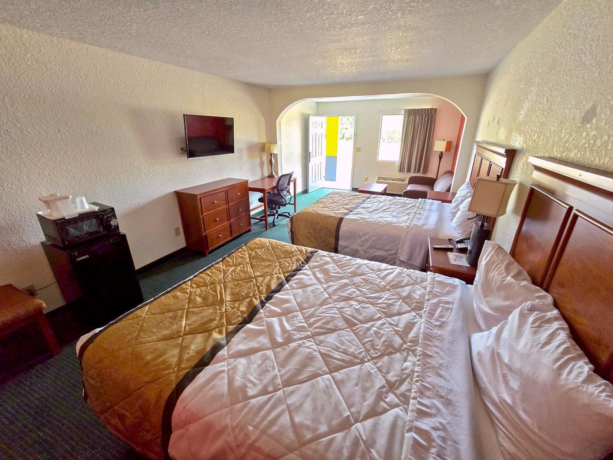 Garden Inn And Suites Near Callaway Gardens Pine Mountain Bagian luar foto