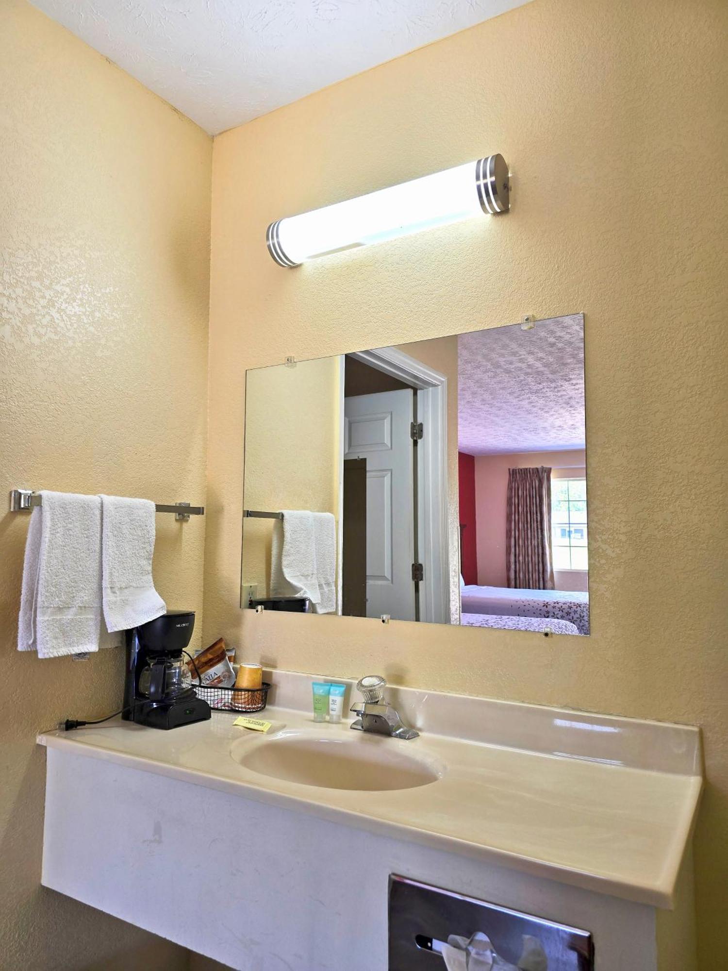 Garden Inn And Suites Near Callaway Gardens Pine Mountain Bagian luar foto