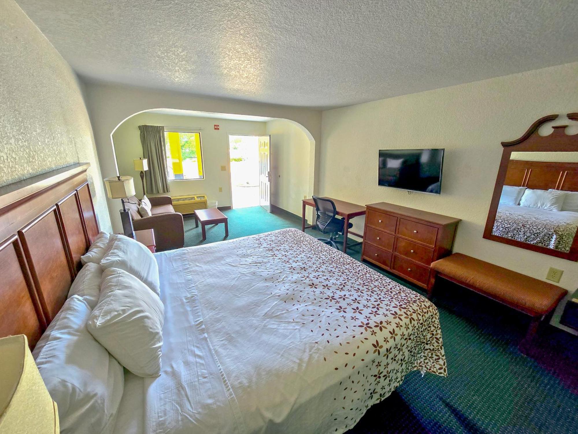 Garden Inn And Suites Near Callaway Gardens Pine Mountain Bagian luar foto
