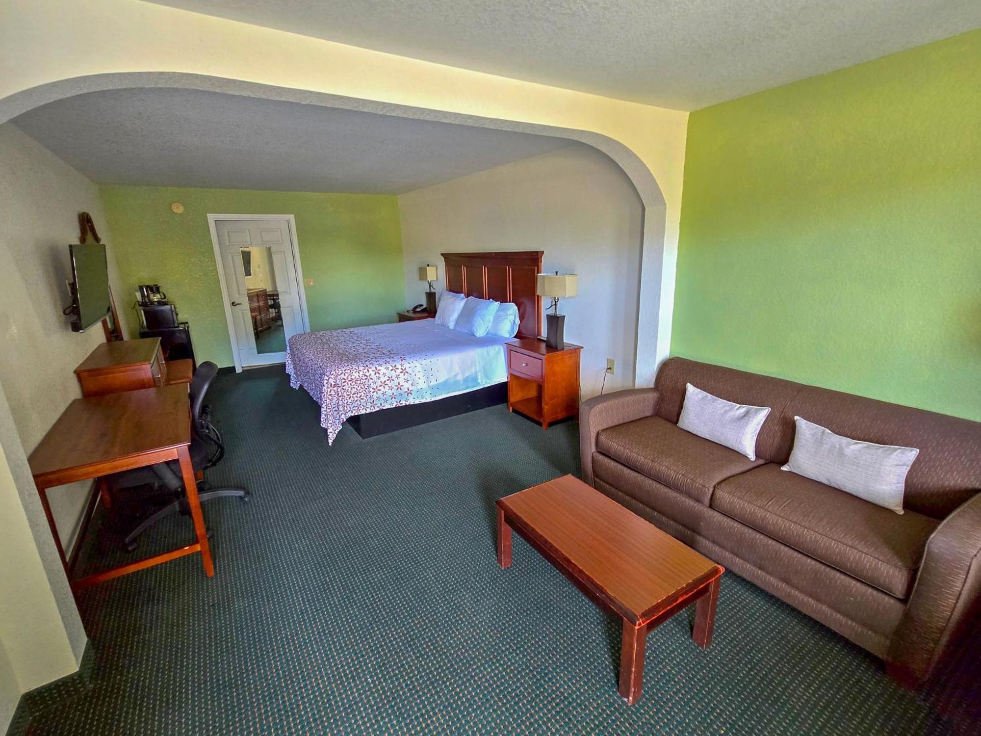 Garden Inn And Suites Near Callaway Gardens Pine Mountain Bagian luar foto