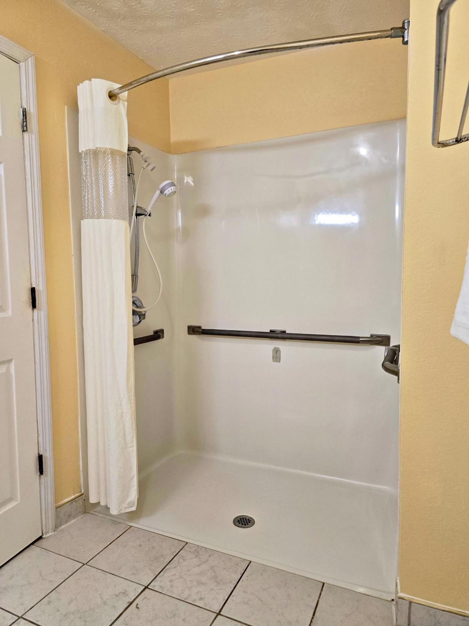 Garden Inn And Suites Near Callaway Gardens Pine Mountain Bagian luar foto