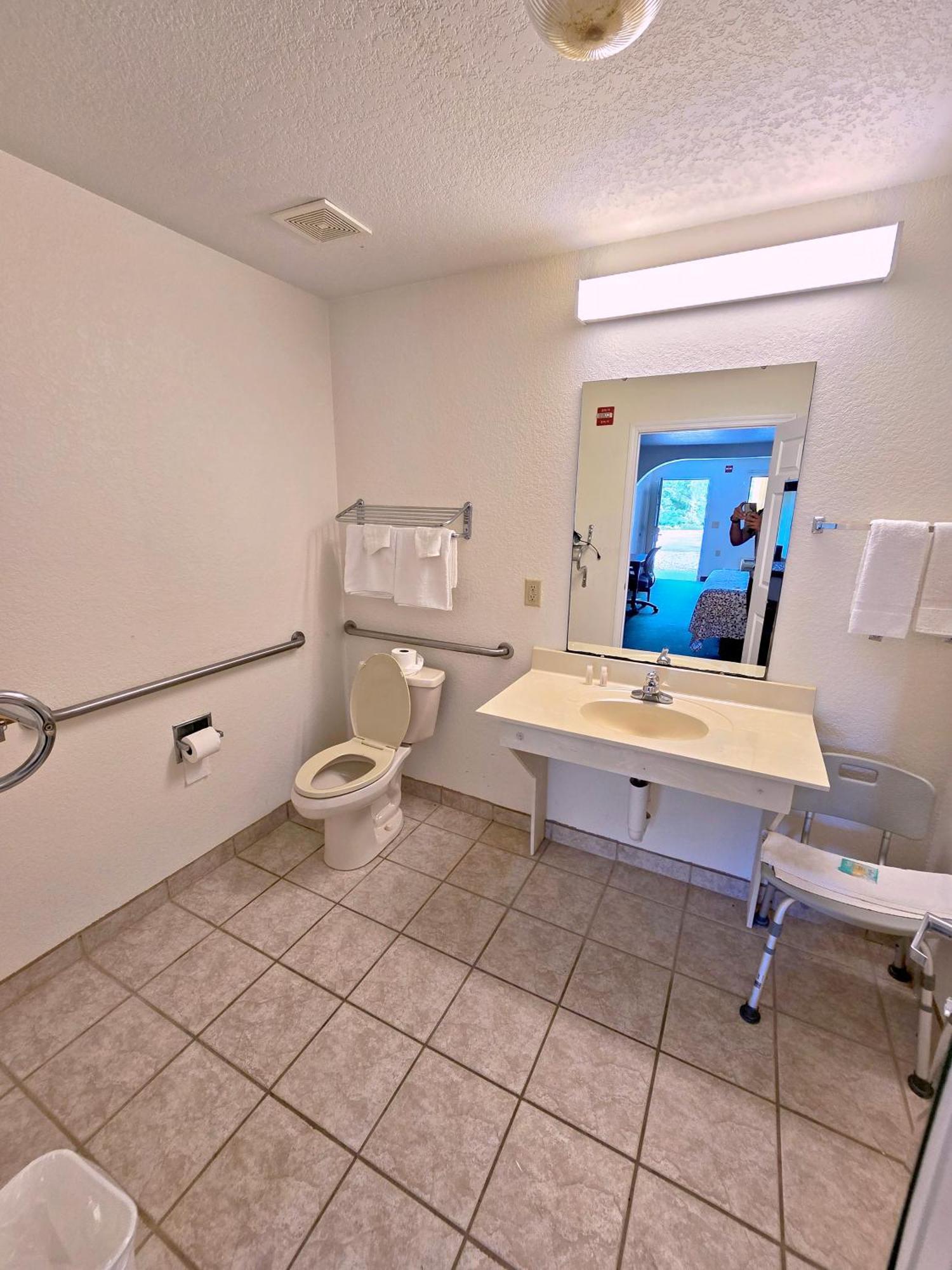 Garden Inn And Suites Near Callaway Gardens Pine Mountain Bagian luar foto